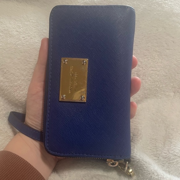 Michael Kors Jet Set Wallet; Electric Blue Leather Zip Wristlet - Picture 14 of 17